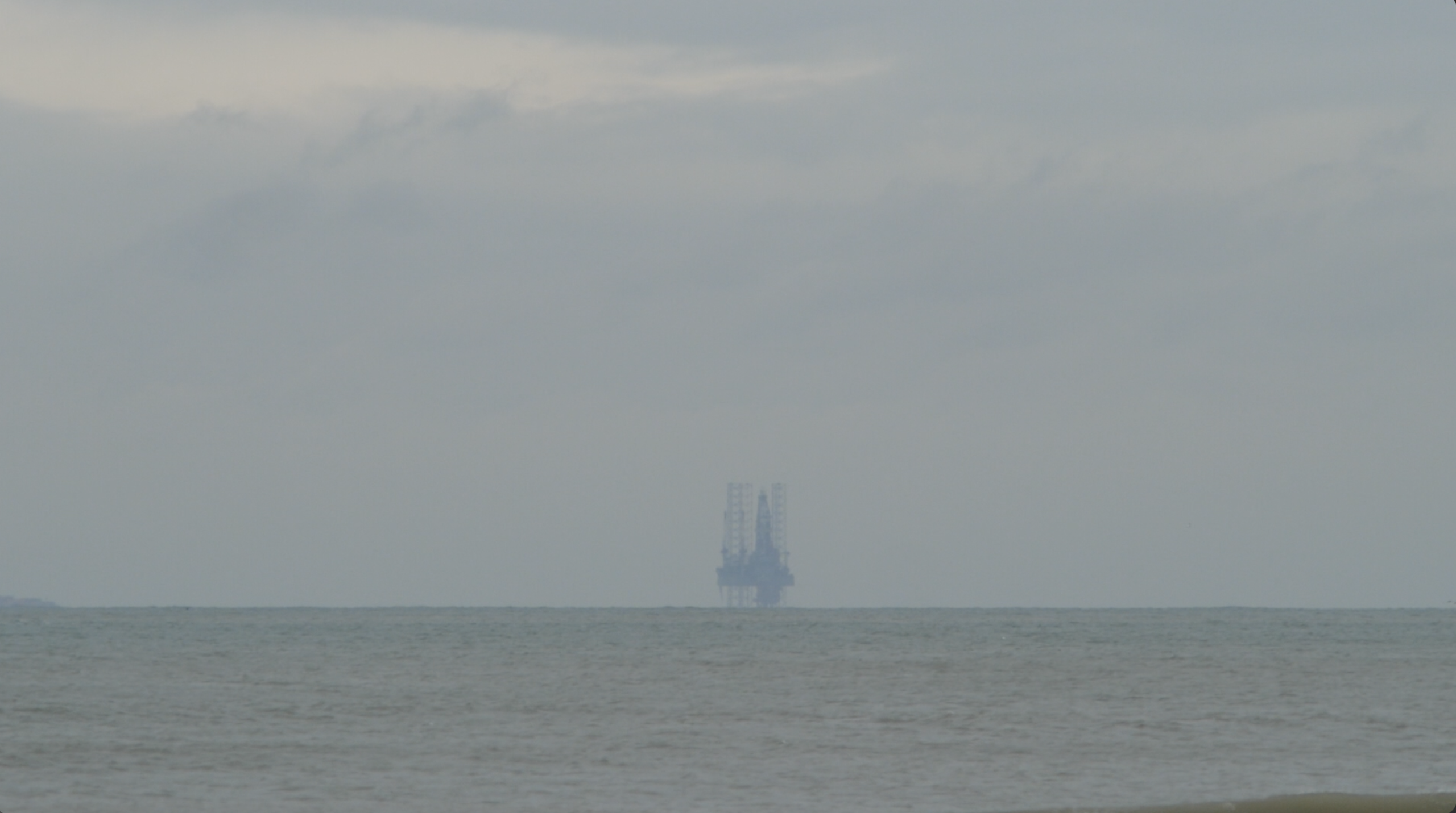 Wie controleert de milieuschade van afgedankte olie en gas pijpleidingen in de Noordzee?
